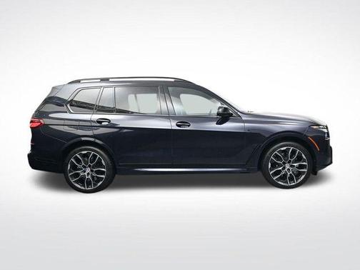 2023 BMW X7 M60i