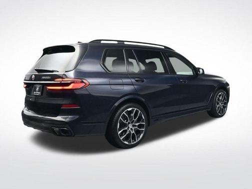 2023 BMW X7 M60i