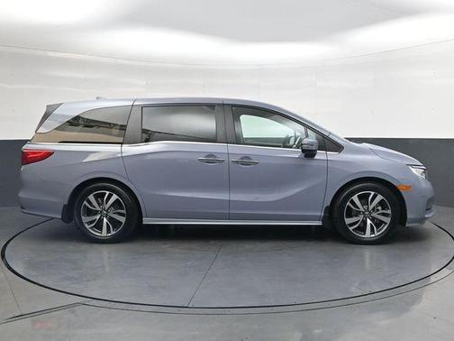 Sonic Gray Pearl 2023 Honda Odyssey Touring