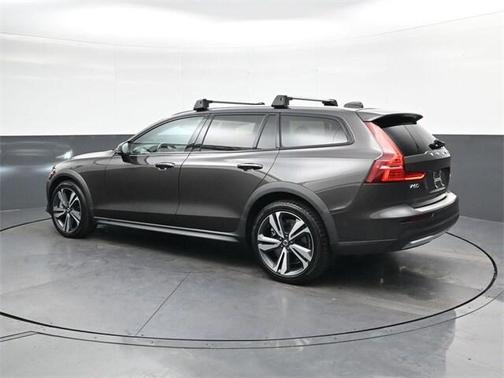 2024 Volvo V60 Cross Country B5 Plus