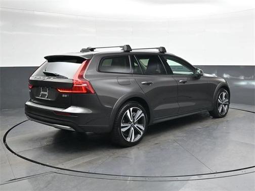 2024 Volvo V60 Cross Country B5 Plus