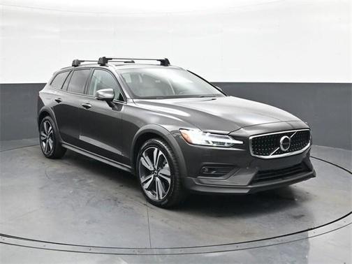 2024 Volvo V60 Cross Country B5 Plus