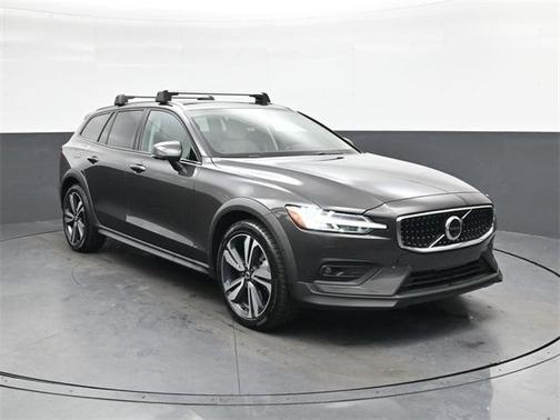 2024 Volvo V60 Cross Country B5 Plus