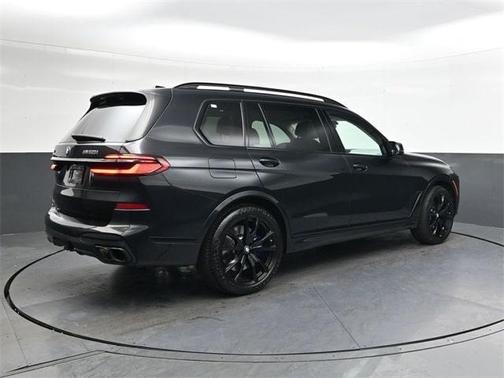 2024 BMW X7 M60i