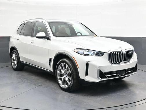 Mineral White Metallic 2024 BMW X5 xDrive40i