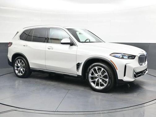 Mineral White Metallic 2024 BMW X5 xDrive40i