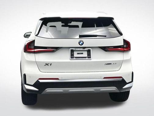 Alpine White 2026 BMW X1 xDrive28i