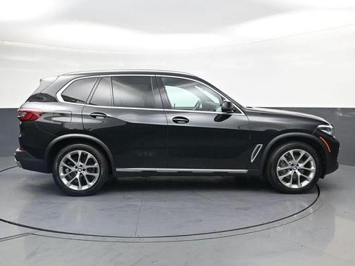 Black Sapphire Metallic 2022 BMW X5 xDrive40i