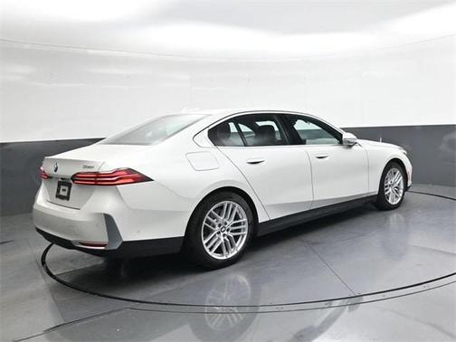 2025 BMW 530 i xDrive