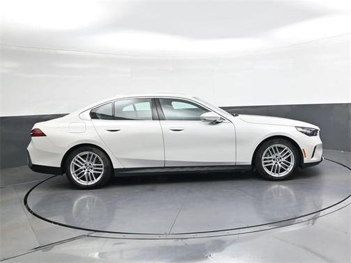 2025 BMW 530 i xDrive