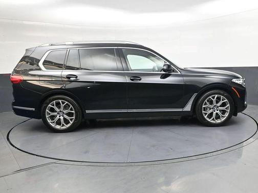 Black Sapphire Metallic 2020 BMW X7 xDrive40i