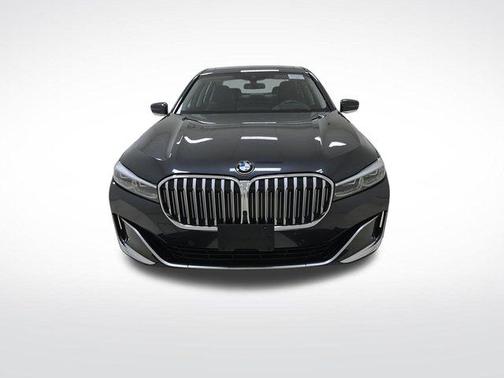 2022 BMW 740 i