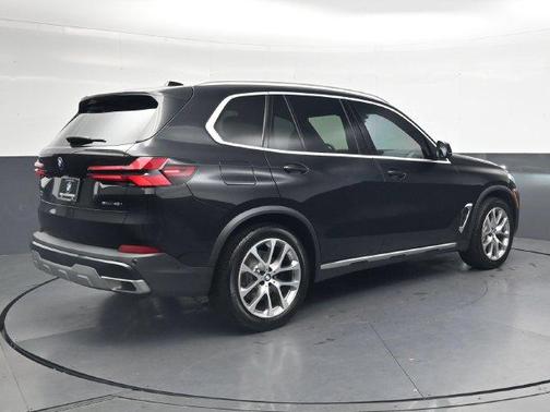 Black Sapphire Metallic 2024 BMW X5 sDrive40i