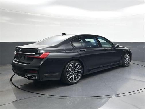 2021 BMW 740 i