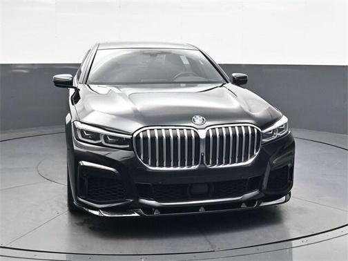 2021 BMW 740 i