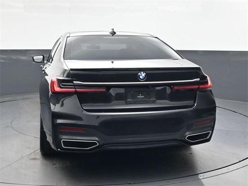 2021 BMW 740 i