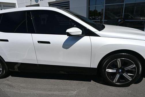 Mineral White Metallic 2024 BMW iX xDrive50