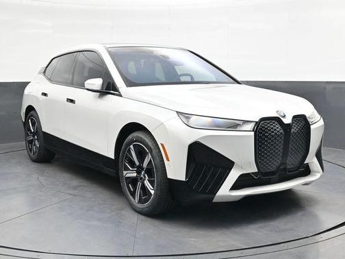 Mineral White Metallic 2024 BMW iX xDrive50