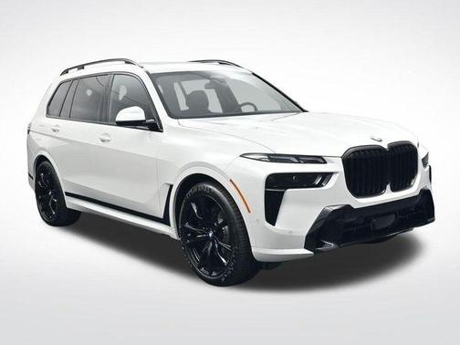 Mineral White Metallic 2026 BMW X7 xDrive40i