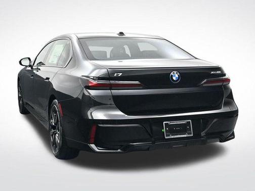 Black Sapphire Metallic 2026 BMW i7 XDrive60