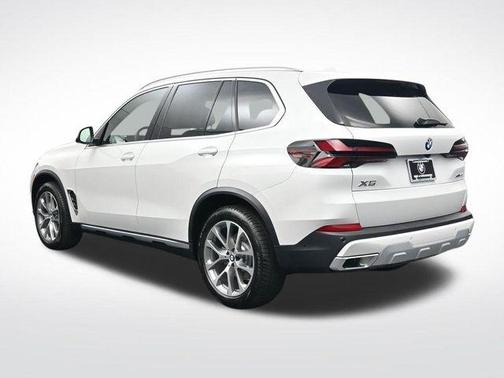 Mineral White Metallic 2026 BMW X5 xDrive40i