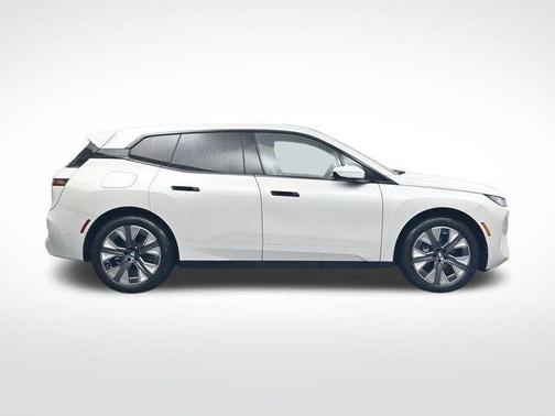 2026 BMW iX xDrive60