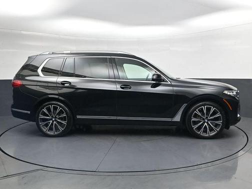 Black Sapphire Metallic 2021 BMW X7 xDrive40i