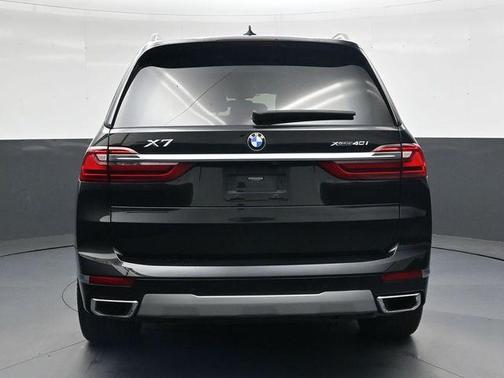 Black Sapphire Metallic 2021 BMW X7 xDrive40i