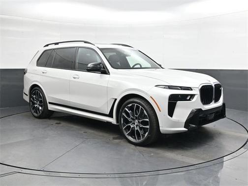 2023 BMW X7 M60i