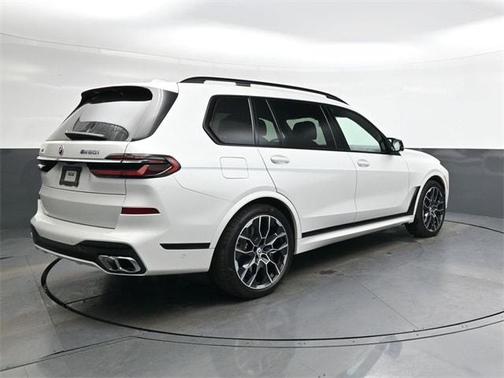 2023 BMW X7 M60i