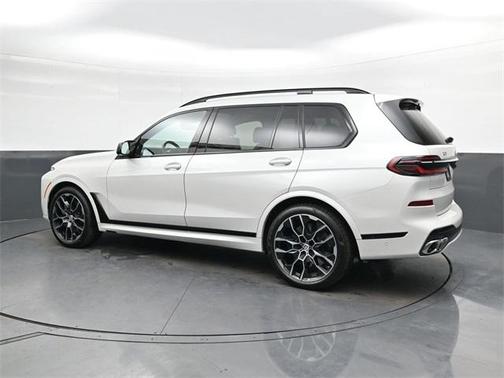2023 BMW X7 M60i