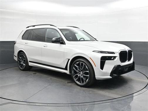 2023 BMW X7 M60i