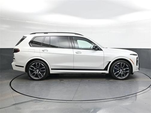 2023 BMW X7 M60i
