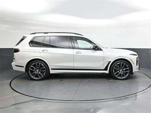 2023 BMW X7 M60i