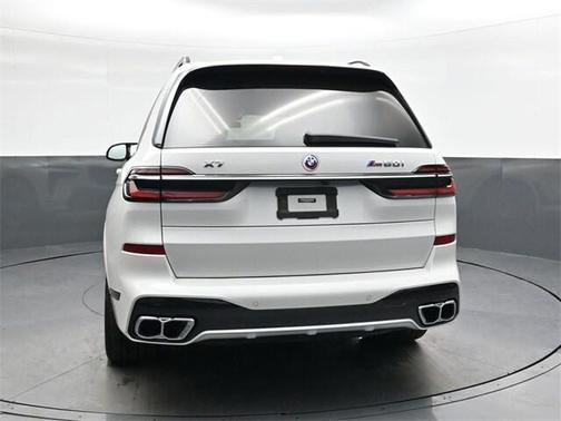 2023 BMW X7 M60i