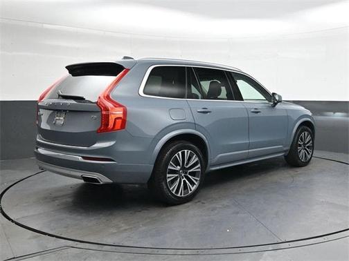 2020 Volvo XC90 T5 Momentum 7 Passenger