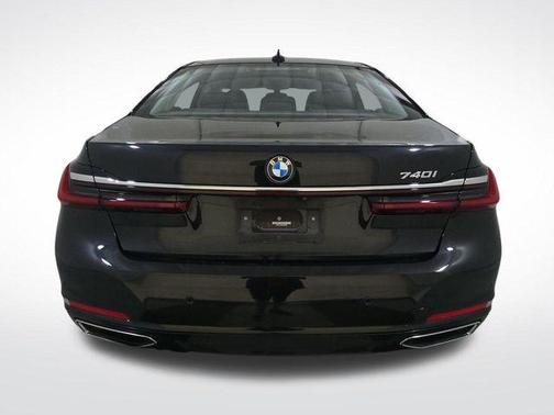 2022 BMW 740 i