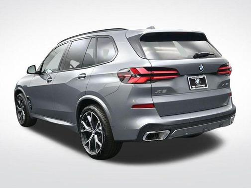 Gray Metallic 2026 BMW X5 xDrive40i