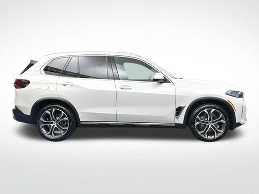 Mineral White Metallic 2026 BMW X5 xDrive40i
