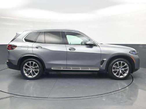 Gray Metallic 2024 BMW X5 sDrive40i