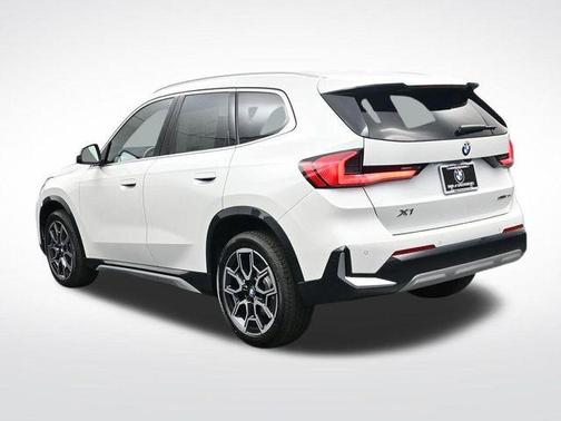 Mineral White Metallic 2026 BMW X1 xDrive28i