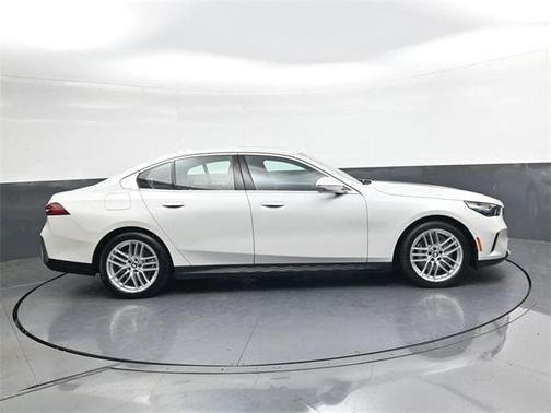 2025 BMW 530 i