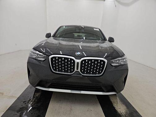 2025 BMW X4 xDrive30i