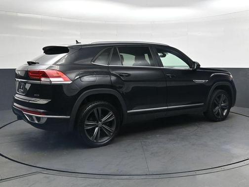 Deep Black Pearl Effect 2021 Volkswagen Atlas Cross Sport 3.6L V6 SE w/Technology R-Line