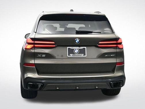 Manhattan Green Metallic 2026 BMW X5 xDrive40i
