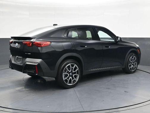 Black Sapphire Metallic 2025 BMW X2 xDrive28i