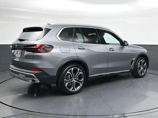 Gray Metallic 2026 BMW X5 xDrive40i