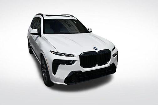 Alpine White 2027 BMW X7 xDrive40i