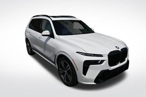 Alpine White 2027 BMW X7 xDrive40i