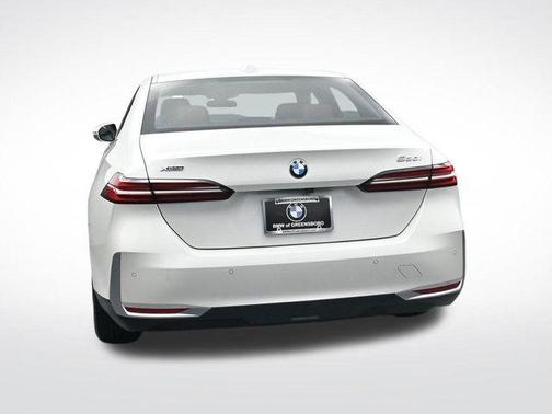 2025 BMW 530 i xDrive